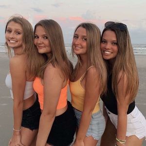 Meet your Posher, Alexis